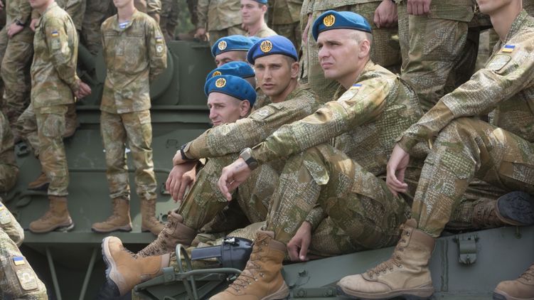 Голубые береты - это гордость крылатой пехоты, ukrafoto.com