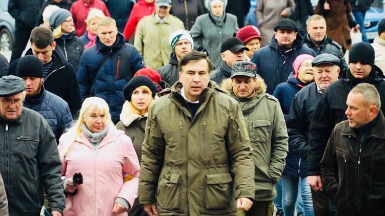 Команда экс-главы Одесской области Михаила Саакашвили (в центре) готовится к новым антипрезидентским акциям, фото: facebook.com/SaakashviliMikheil