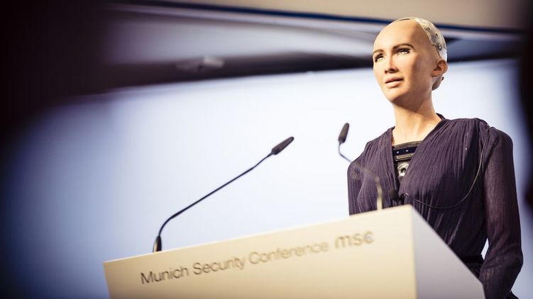 Робот София уже выступила на Мюнхенской конференции - 2018. Фото - securityconference.de