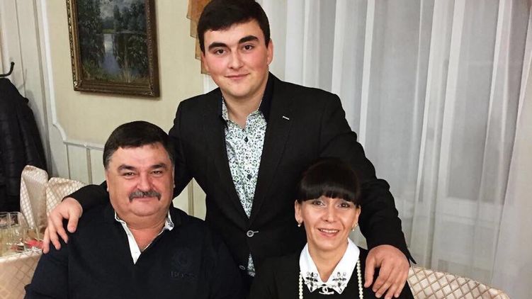 Владимира и Ларису Дегтяренко зарезали в своем доме вместе с сыном Валерием, источник фото: npu.gov.ua