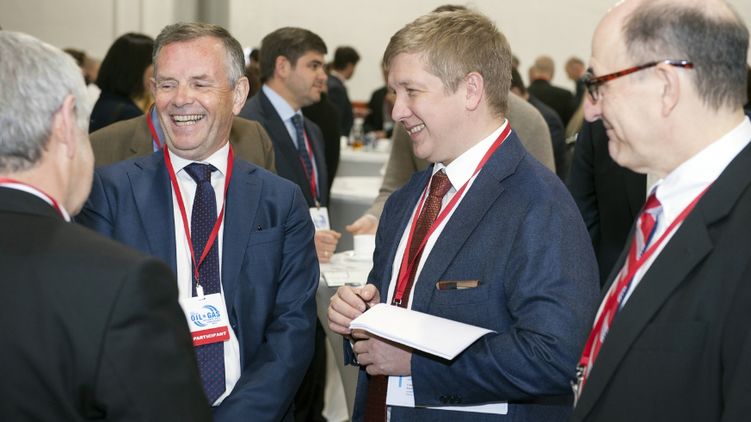 Глава Нафтогаза Андрей Коболев (второй справа). Фото - Facebook компании