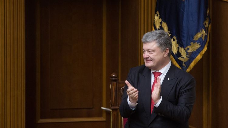 Петр Порошенко лично прибыл в Верховную раду, чтобы проконтролировать голосование за Антикоррупционный суд, фото: president.gov.ua