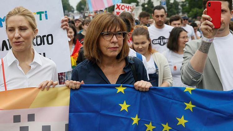 Евродепутат Ребекка Хармс на Марше равенства в Киеве, фото: euronews.com