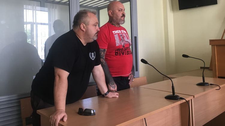 Обвиняемые в вымогательстве Игорь Шамрай (слева) и Владимир Бржезинский, источник фото: 