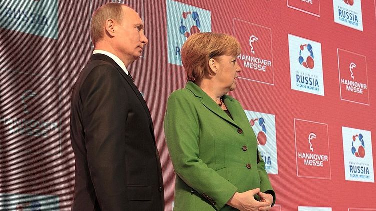 Путин и Меркель на встрече в 2013 году в Ганновере. Фото - сайт Кремля