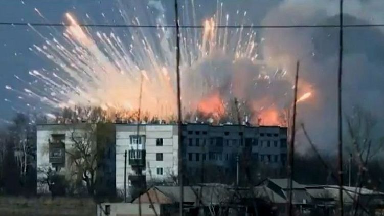 Вот так взрывались склады в Балаклее, фото: facebook.com