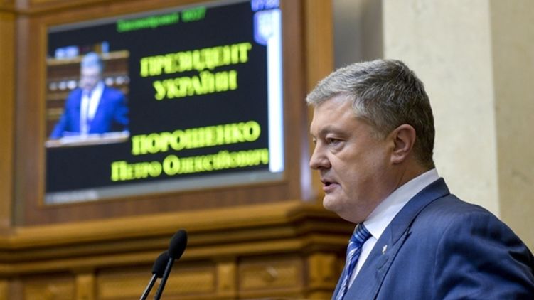 Под присмотром Петра Порошенко народные избранники приняли в четверг все, что нужно, фото: РИА Новости
