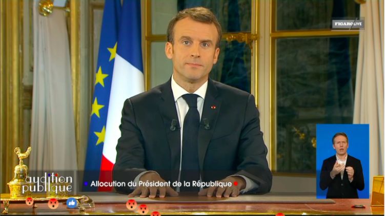 На телеобращение Макрона многие французы в соцсетях реагировали гневно