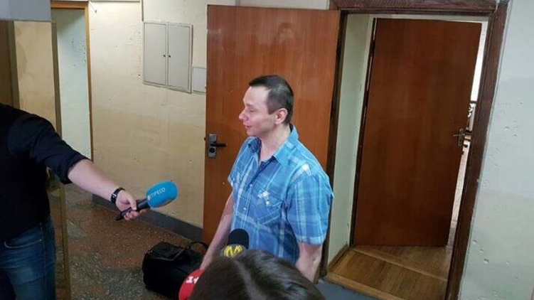 Завадский дает комментарии сразу после выхода из суда, facebook.com/mykolakn