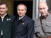 "При мне энкавэдэшник вошел в раж и избил физика". Украинские политики и журналисты рассказали, как снимались в скандальном фильме "Дау"