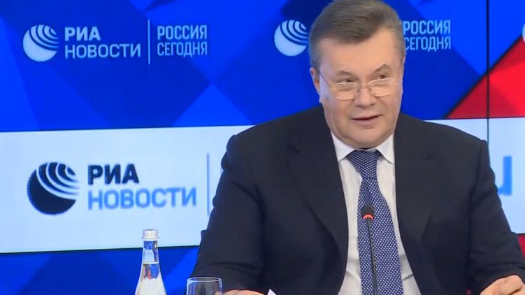 Янукович дает пресс-конференцию в России