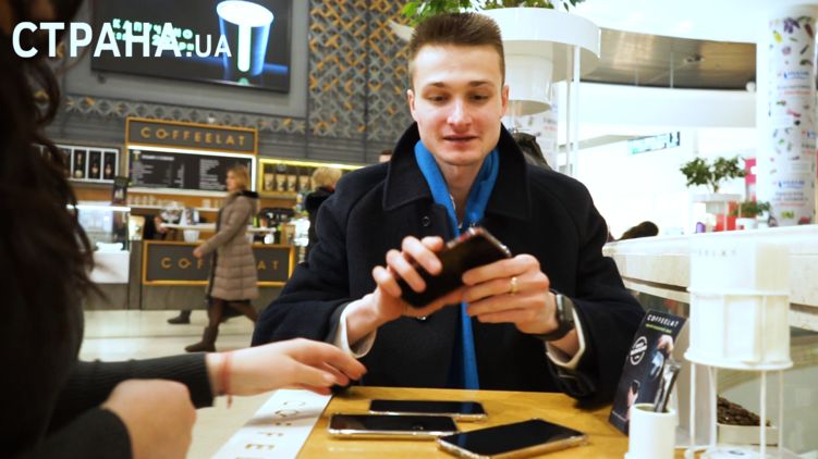 Как 26-летний Александр Гнатко стал новым интернет-мемом из-за своих четырех айфонов