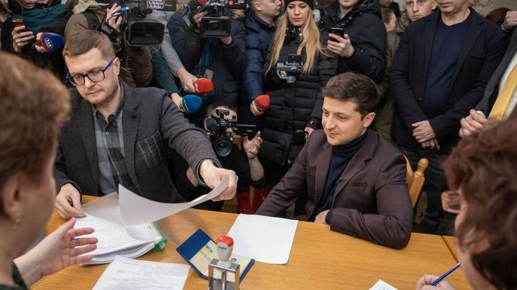 На Западе не исключают победу Зеленского в схватке с Тимошенко во втором туре. Фото: пресс-служба Зеленского