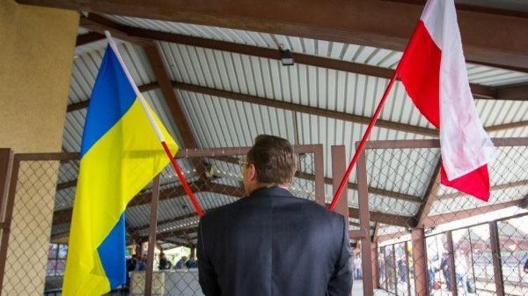 Украина и Польша хоть и стартовали вместе, но оказались по разные стороны экономических баррикад, фото: РИА Новости Украина