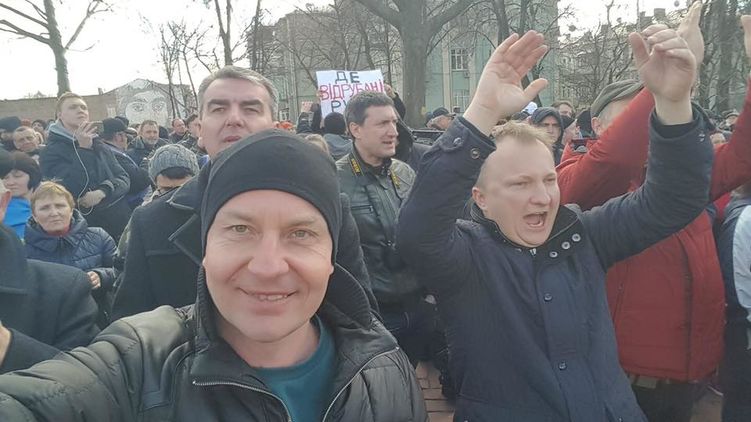 Александр Палий (справа) на митинге за Порошенко в Киеве. Фото - Владимир Сонюк