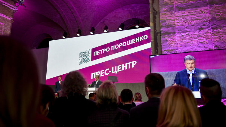 Петру Порошенко нужна убедительная картинка, чтобы победить соперника Владимира Зеленского, фото: president.gov.ua