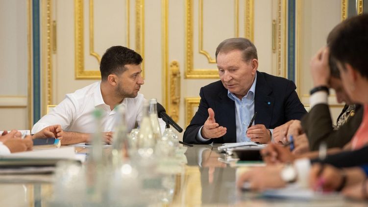 Владимир Зеленский встретился с членами ТКГ перед заседанием в Минске 5 июня