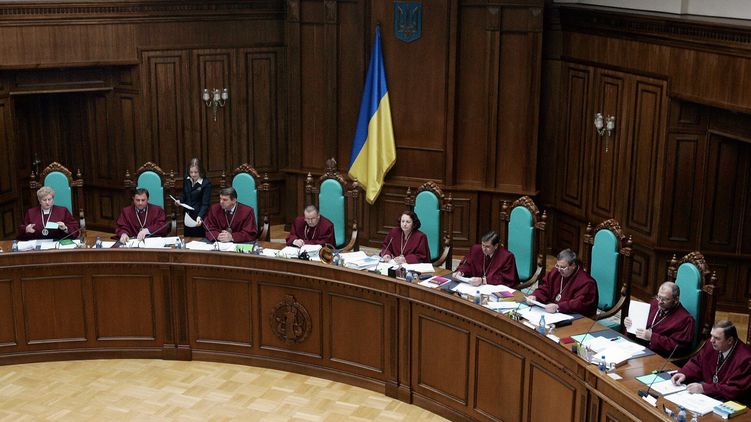 Президент Владимир Зеленский верит, что Конституционный суд не будет отменять выборы. Фото: allnewsua.live