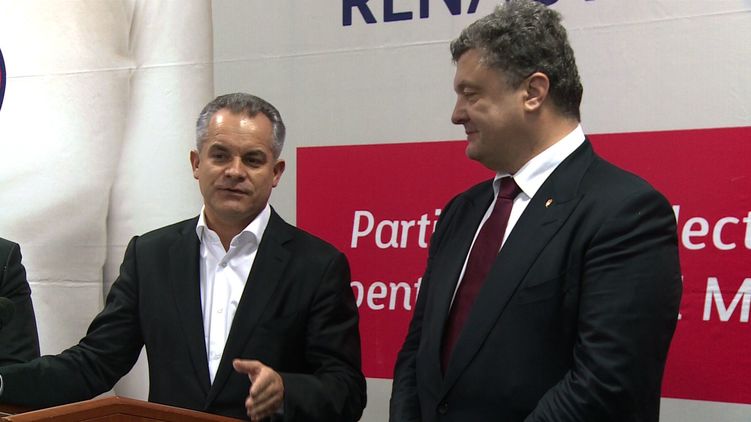 Друг Порошенко, олигарх Плахотнюк (слева) покинул Молдову под давлением России и Запада