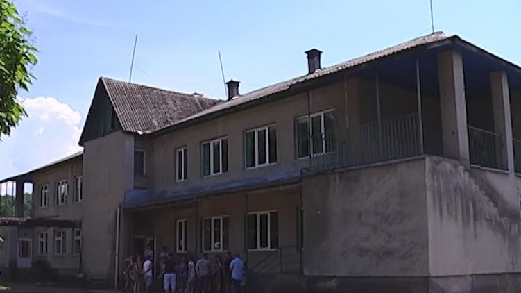Школа-долгострой на Закарпатье, которую не могут доделать с советских времен