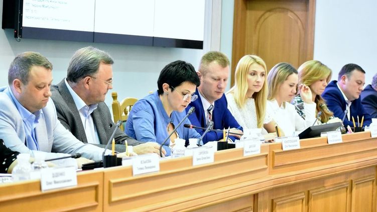 Зеленский попросил весь состав Центральной избирательной комиссии на выход. Фото: censor.net.ua