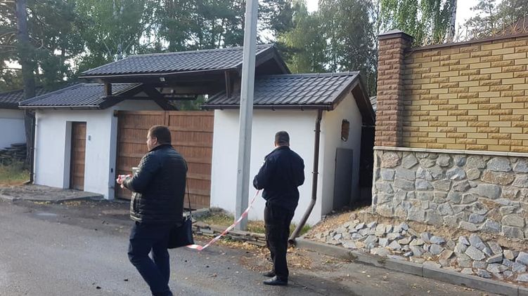 Дом Валерии Гонтаревой в Гореничах. Пожар не затронул забор особняка. Фото Дениса Иванеско