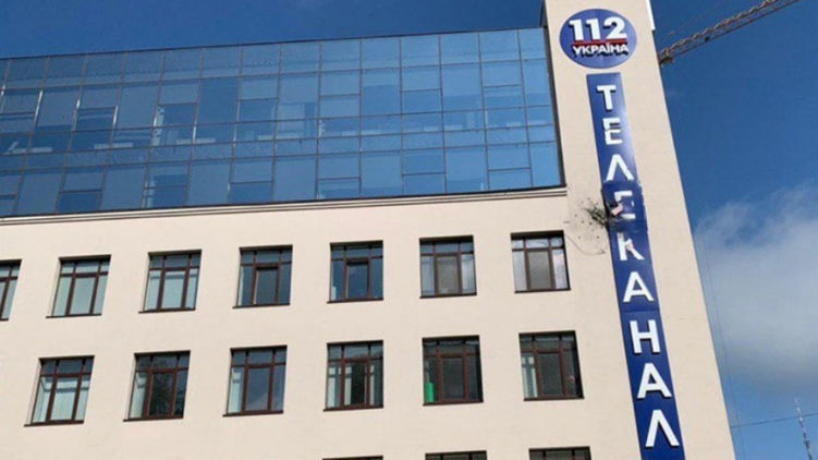 Здание телеканала 112 после обстрела гранатометом в центре Киева