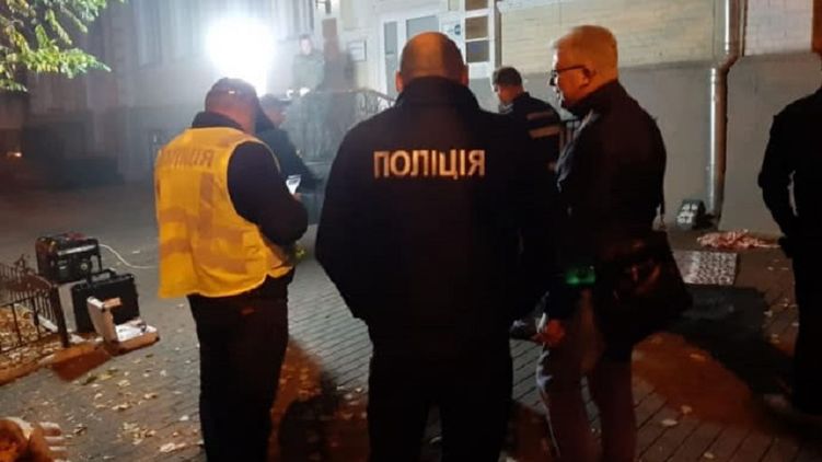 Гранату в центре Киева подорвал ветеран АТО Сенсей. Вместе с ним погиб охранник заведения, а осколки ранили прохожую