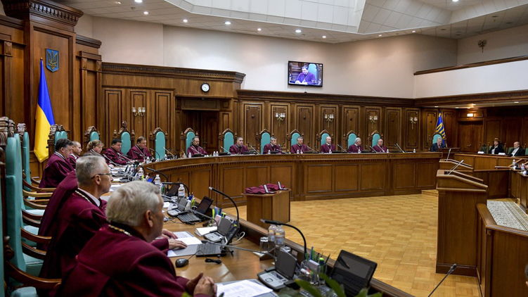 Судьи Конституционного суда вышли из под контроля Банковой. Фото: Фокус