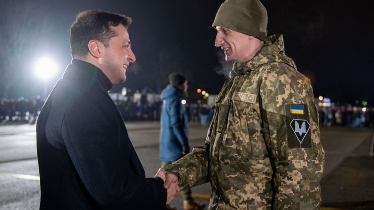 Владимир Зеленский лично прриветствовал всех вернувшихся 29 декабря. Фото: сайт президента