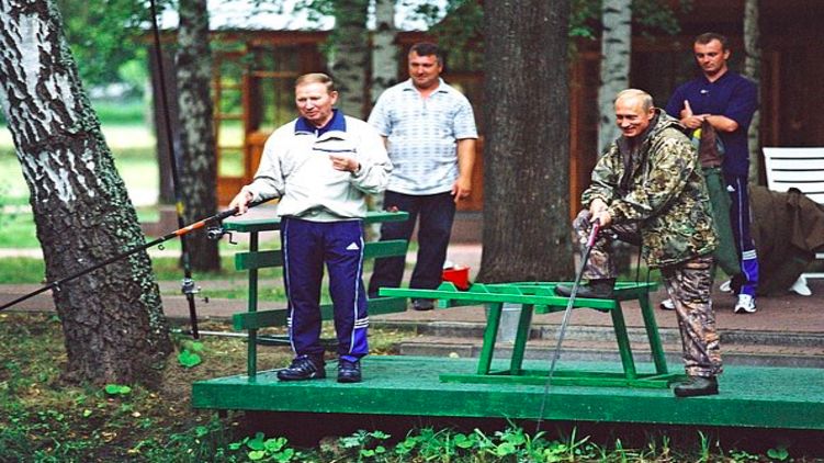 Кучма и Путин рыбачат в Тверской области  
