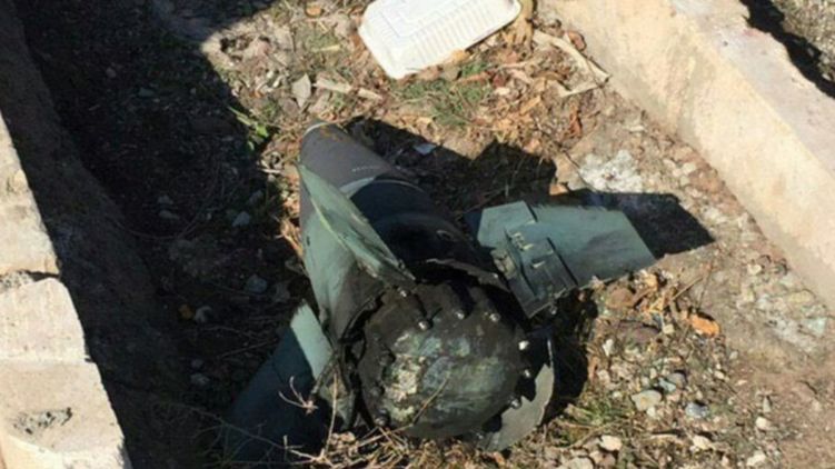 На основании этого фото в Твиттере власти Украины объявили, что Боинг МАУ могла сбить ракета из РФ