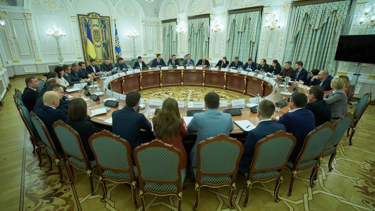 Кабмин выполнил 30 из 52 заданий президента. Фото: president.gov.ua