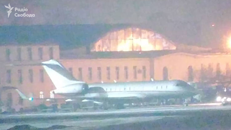 Самолет, на котором Зеленский вернулся в Киев 9 января