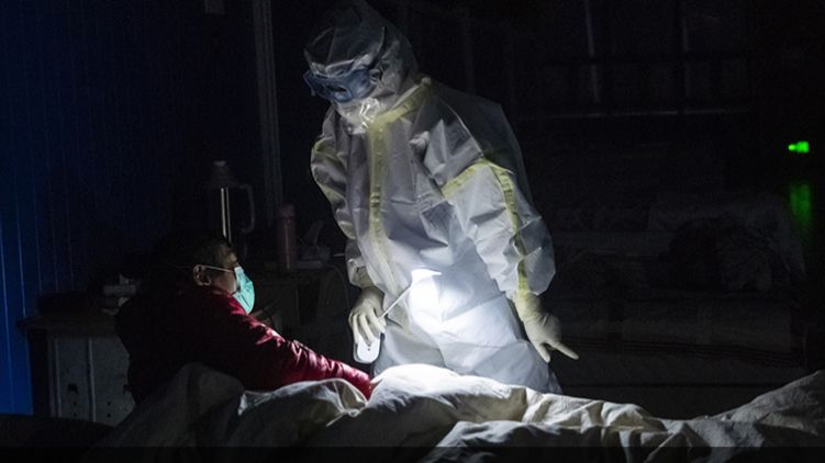 В Китае число заболевших начало падать, а временные больницы закрываются, фото: news.cn