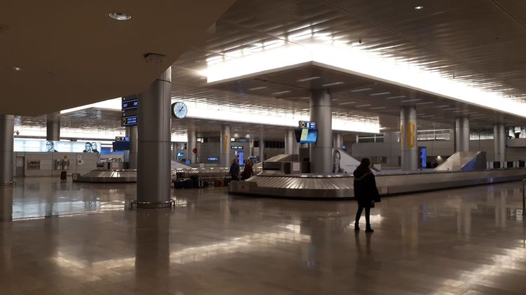 Аэропорт Бен-Гурион в Тель-Авиве опустел после новостей о 2-недельном карантине для прибывающих. Фото: vesty.co.il