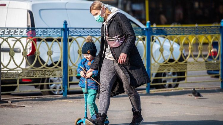 Что говорит закон о запрете играть на детских площадках на карантине. Фото: Страна.ua
