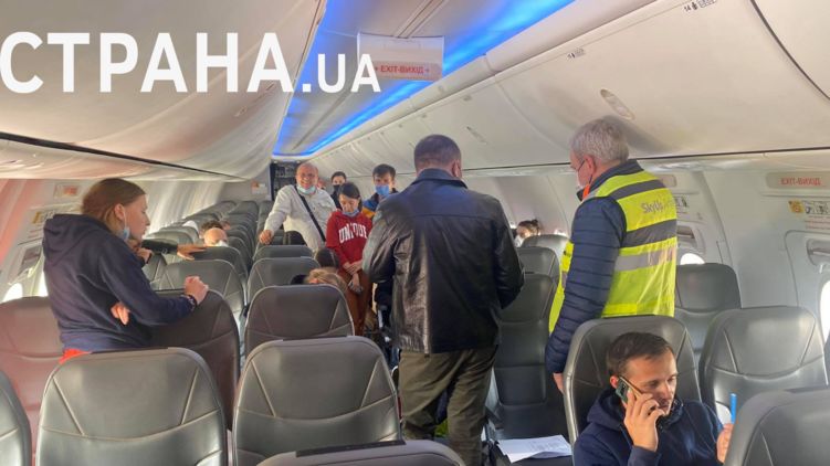 Некоторые пассажиры эвакуационного рейса Доха - Киев отказались покидать салон