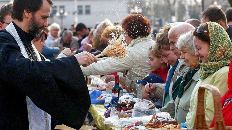 Освящение куличей. Фото с сайта Наш Киев
