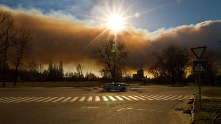 Дым от чернобыльских пожарищ. Фото: Facebook/ zapovidnyk2018
