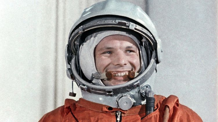 12 апреля 1961 года Юрий Гагарин впервые в мире совершил орбитальный облет Земли