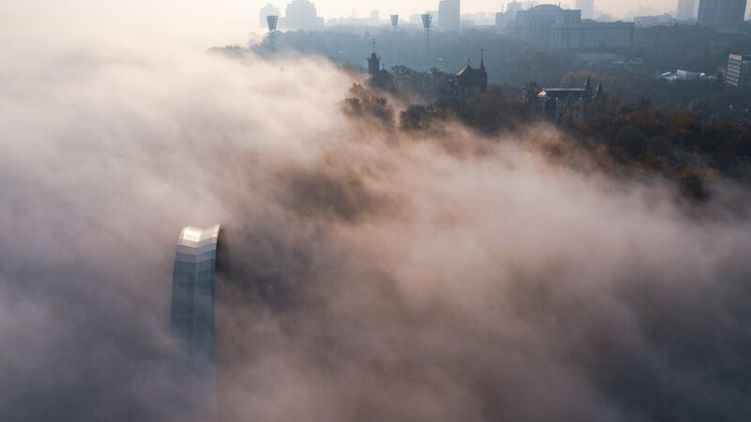 Улицы Киева заволокло гарью. Фото 