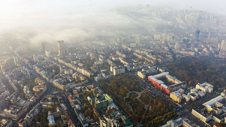 В Киеве пахнет дымом и гарью. Советы, как пережить это время