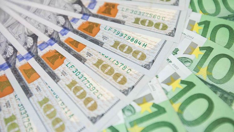 Выплаты по ОВГЗ и эмиссия гривни способствуют росту курса доллара в Украине. Фото: facebook.com