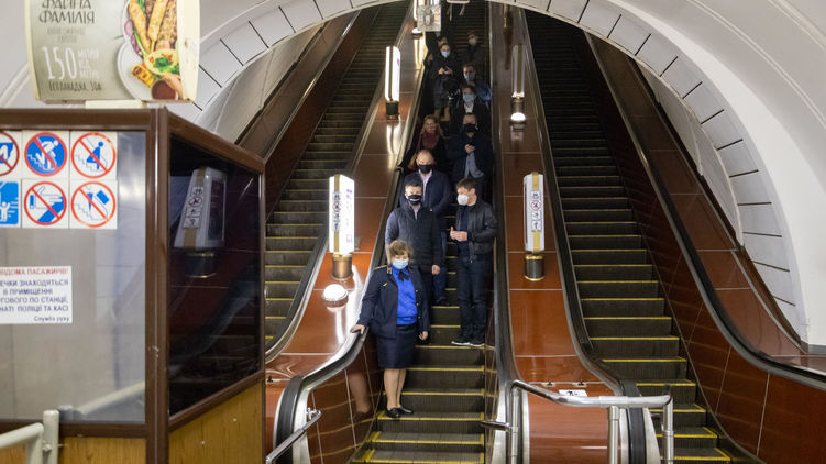 Киевское метро заработает с понедельника. Фото: КГГА