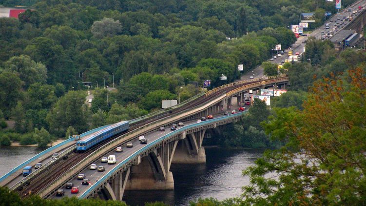 Движение на мосту Метро в Киеве перекрыто 1 июня