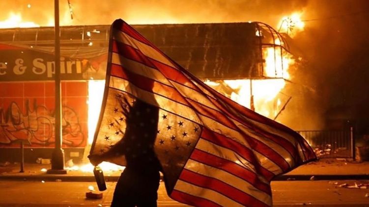 Америка пылает - мирные протесты переросли в погромы и крупные беспорядки. Как 