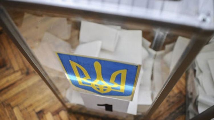 Избирательная урна на выборах в Украине
