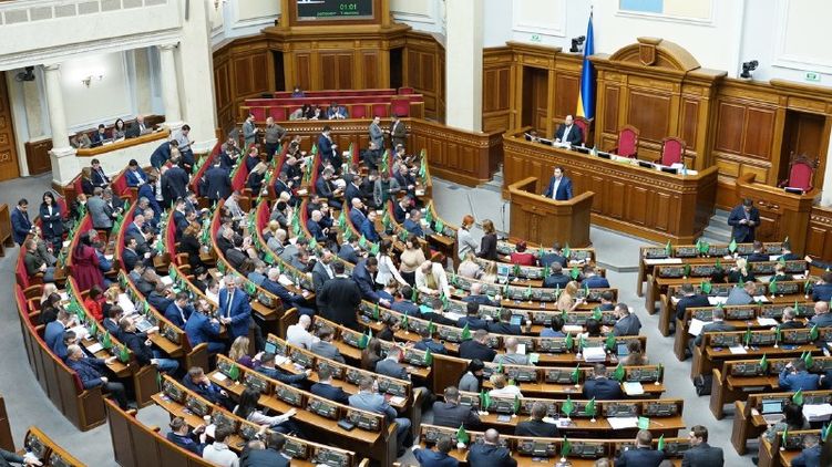 Депутаты рассказали о том, собираются ли голосовать за отставку Якова Смолия. Фото: Страна