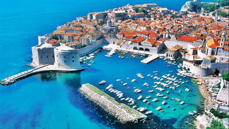 Хорватия стала одной из немногих европейских стран, снявших почти все ограничения для наших туристов